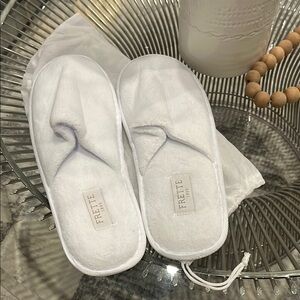Frette White Plush Slippers Brand New w cover bag! unisex one size fits all